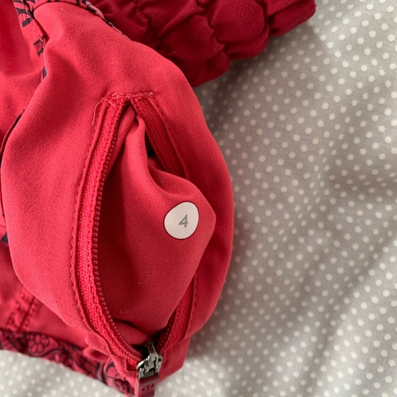 Lululemon tracker shorts - Picture 2 of 4